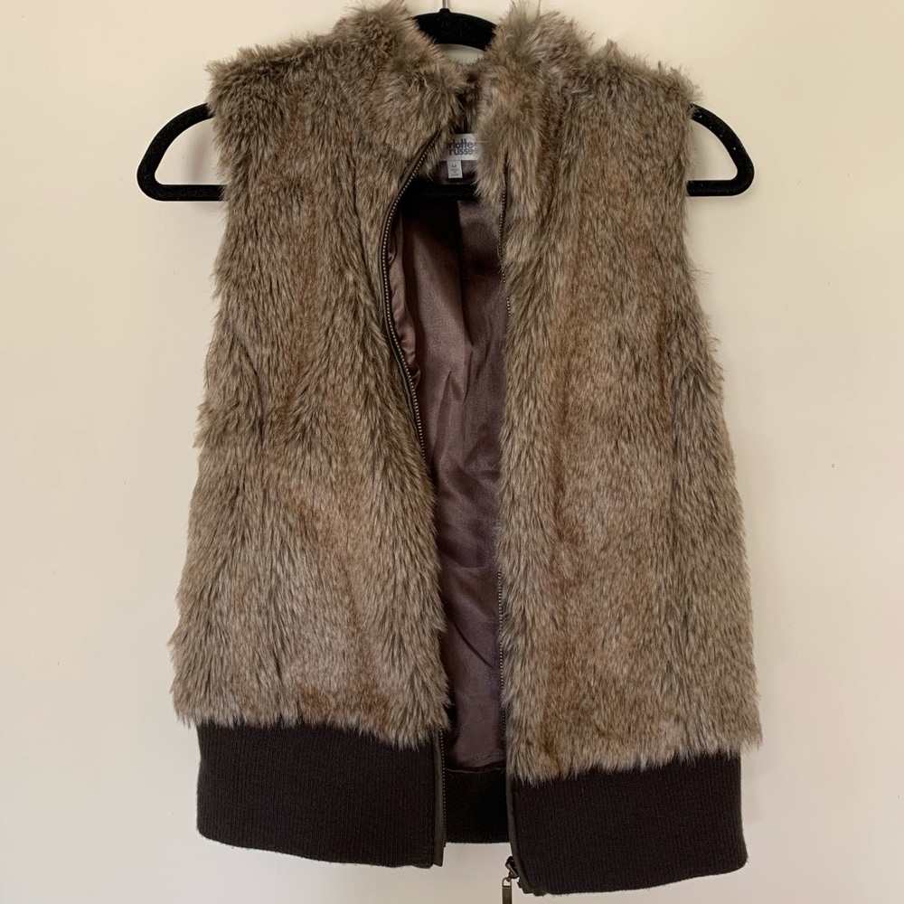 Fur vest. Size Medium, great condition.